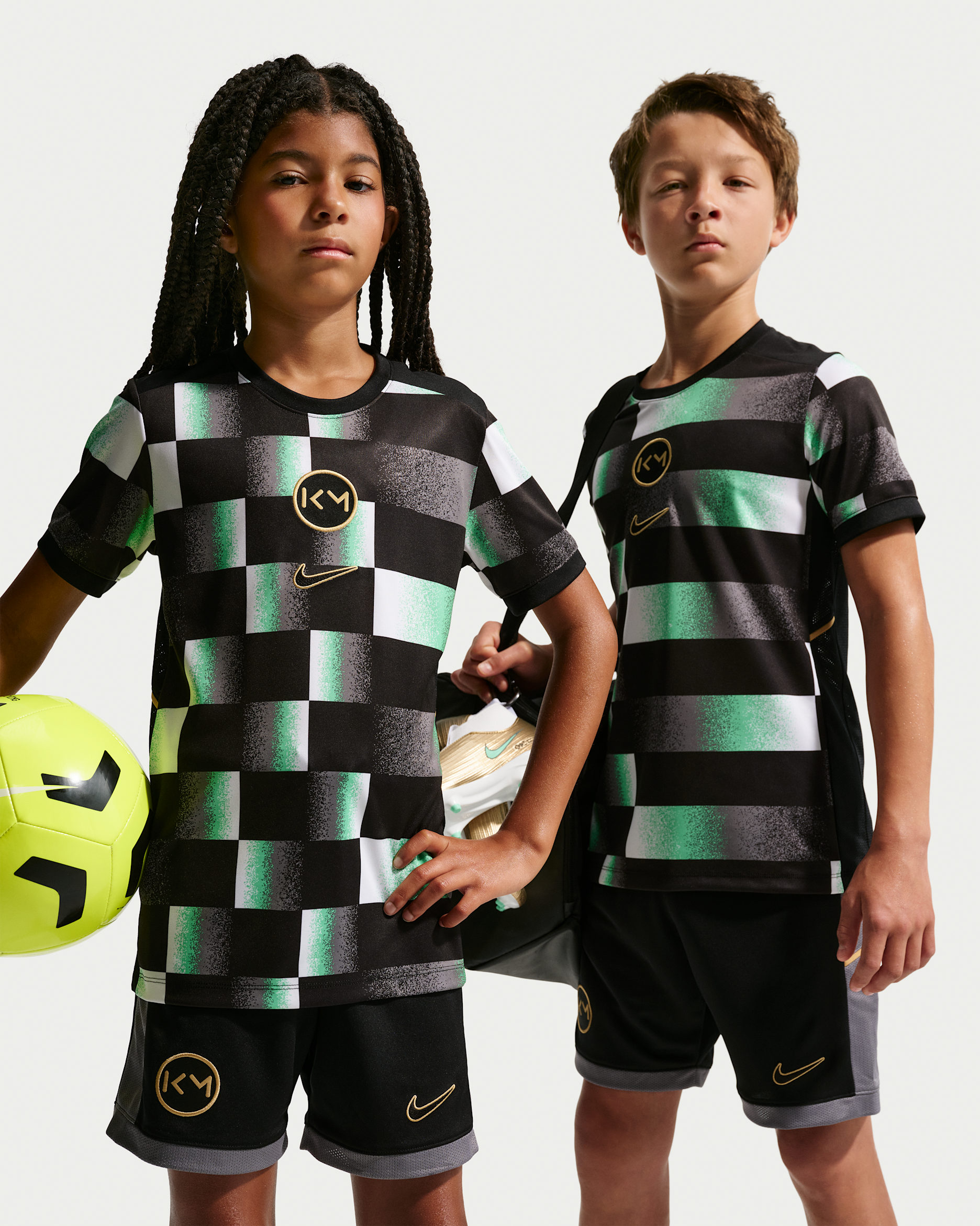 Nike サッカーウェアセット Kylian Mbappe 150cm(M) Kylian Mbappé Academy Older Kids' Dri-FIT Short-Sleeve Football